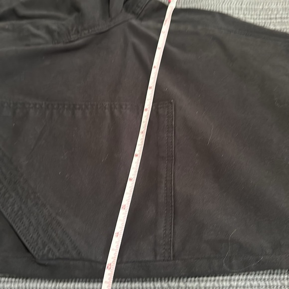 Frame || NWOT || Washed Black Cargo Cropped Pants - Picture 9 of 11